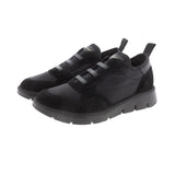 Total black slip-on sneaker