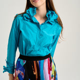 قميص تكنو متعدد الياقات باللون الأزرق الفاتح