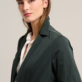 معطف واقٍ من المطر بلون أخضر تكنو