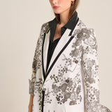 Chaqueta blanca y negra