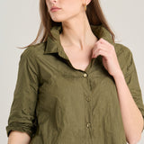 قميص تكنو، بنقشة زهور زيتونية