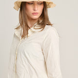 قميص تكنو كريمي مزين بنقوش زهرية