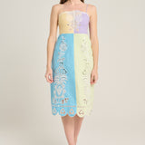 Vestido with embroidered straps